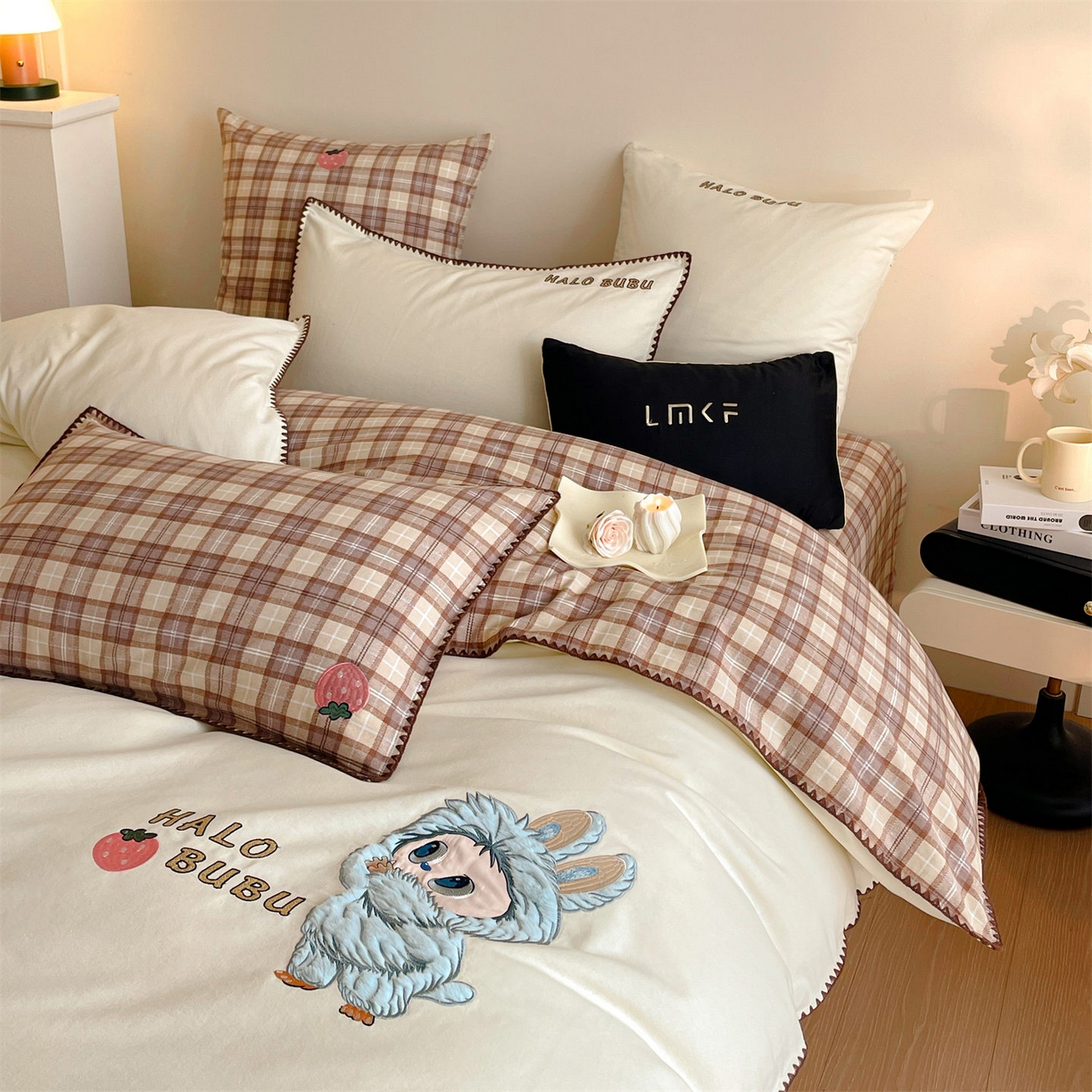 91家纺网 家纺一手货源 找家纺 蓝米卡夫 2025秋冬-A类全棉生态磨毛卡通绣花贝壳边系列（礼盒包装）【如需买家秀联系15996631948】 2号芝士白-童趣咖格