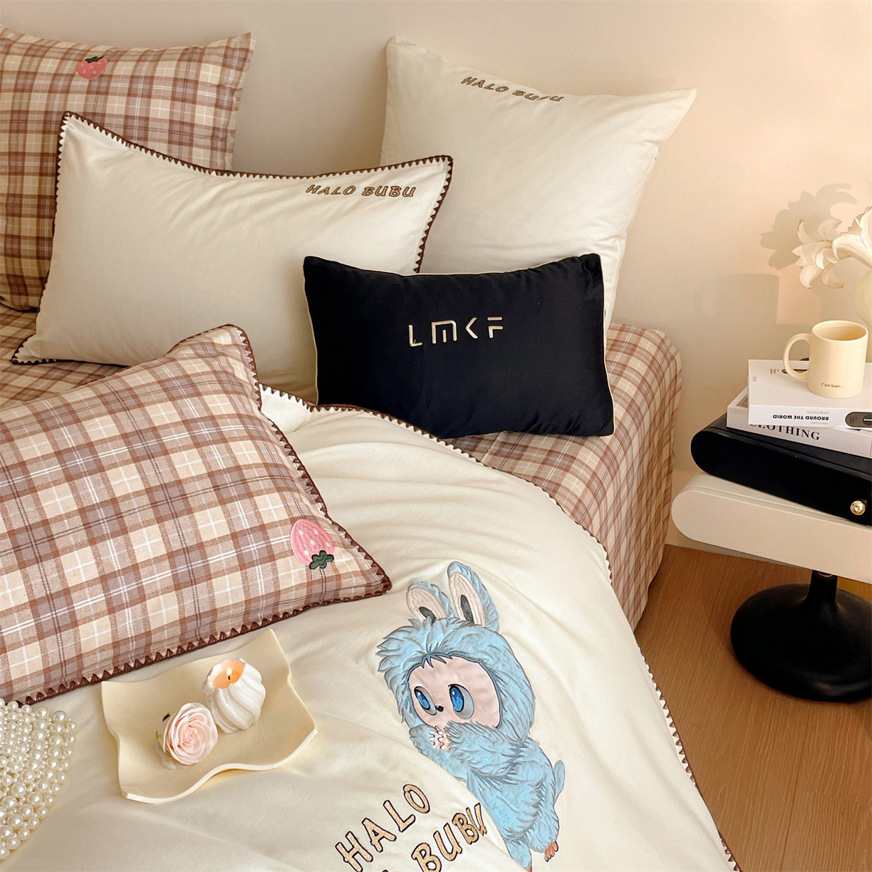 91家纺网 家纺一手货源 找家纺 蓝米卡夫 2025秋冬-A类全棉生态磨毛卡通绣花贝壳边系列（礼盒包装）【如需买家秀联系15996631948】 2号芝士白-童趣咖格