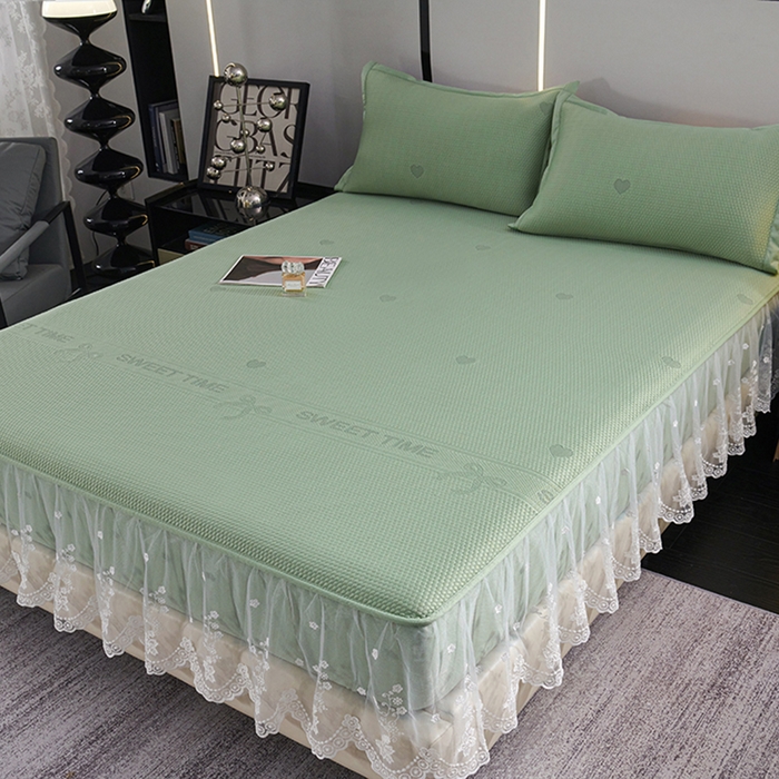 91家纺网 家纺一手货源 找家纺 梵克保罗 2025新款7A抗菌母婴级纯乙纶PE刺绣凉感丝豆豆席 床笠花边款 花边床笠爱心蝴蝶结-水绿