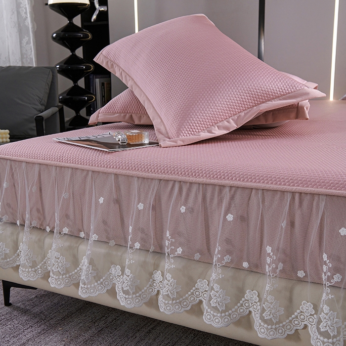 91家纺网 家纺一手货源 找家纺 （总）梵克保罗 2025新款7A抗菌母婴级纯乙纶PE刺绣凉感丝豆豆席 床笠花边款