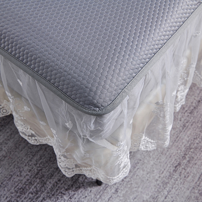 91家纺网 家纺一手货源 找家纺 梵克保罗 2025新款7A抗菌母婴级纯乙纶PE刺绣凉感丝豆豆席 床笠花边款 花边床笠爱心蝴蝶结-灰