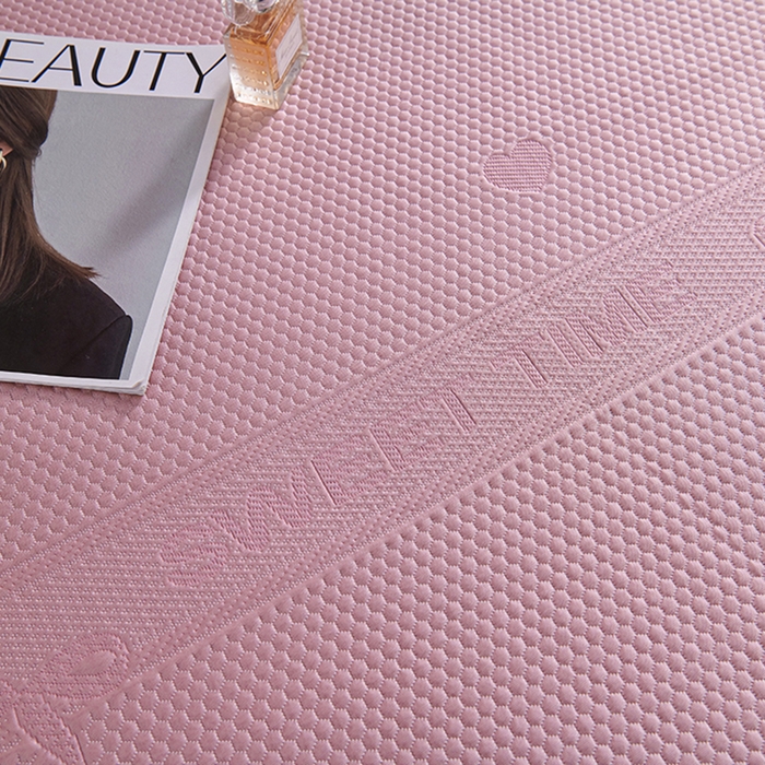 91家纺网 家纺一手货源 找家纺 梵克保罗 2025新款7A抗菌母婴级纯乙纶PE刺绣凉感丝豆豆席 床笠花边款 花边床笠爱心蝴蝶结-粉