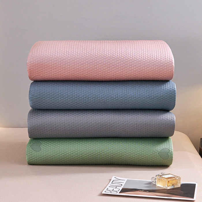 91家纺网 家纺一手货源 找家纺 梵克保罗 2025新款7A抗菌母婴级纯乙纶PE刺绣凉感丝豆豆席 床笠花边款 花边床笠爱心蝴蝶结-粉