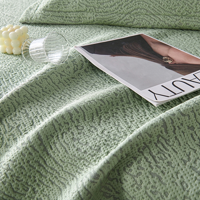 91家纺网 家纺一手货源 找家纺 梵克保罗 2025新款7A抗菌母婴级纯乙纶PE刺绣凉感丝豆豆席床单款 肌理纹-水绿