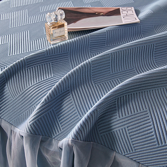 91家纺网 家纺一手货源 找家纺 梵克保罗 2025新款7A抗菌母婴级纯乙纶PE刺绣凉感丝豆豆席床单款 斜条纹-蓝