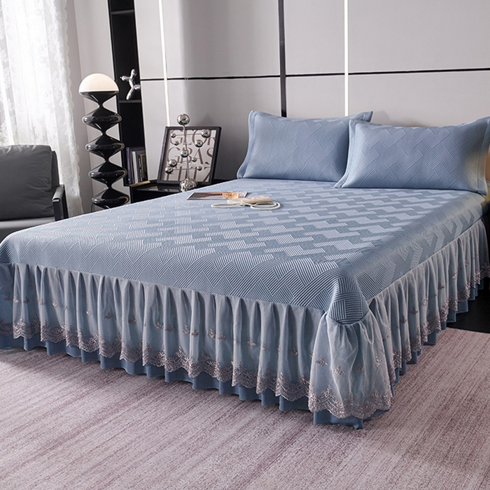 91家纺网 家纺一手货源 找家纺 梵克保罗 2025新款7A抗菌母婴级纯乙纶PE刺绣凉感丝豆豆席床单款 斜条纹-蓝