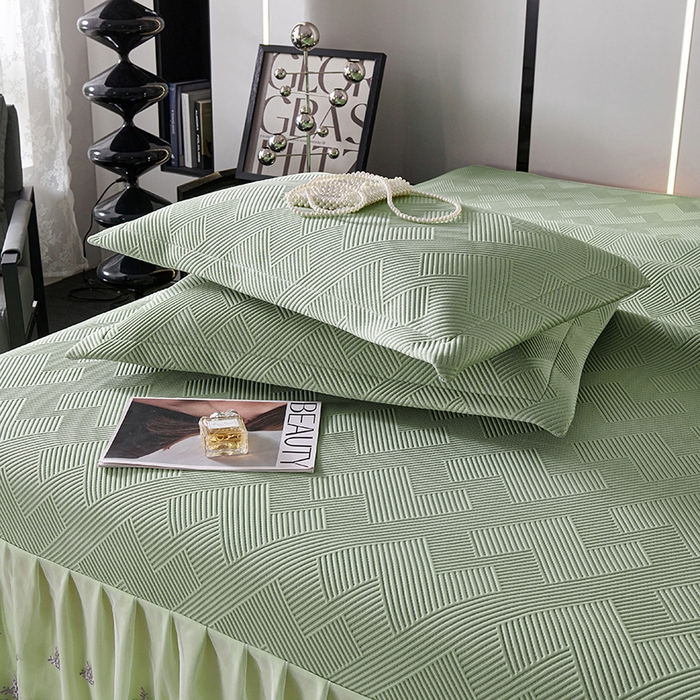 91家纺网 家纺一手货源 找家纺 梵克保罗 2025新款7A抗菌母婴级纯乙纶PE刺绣凉感丝豆豆席床单款 斜条纹-水绿