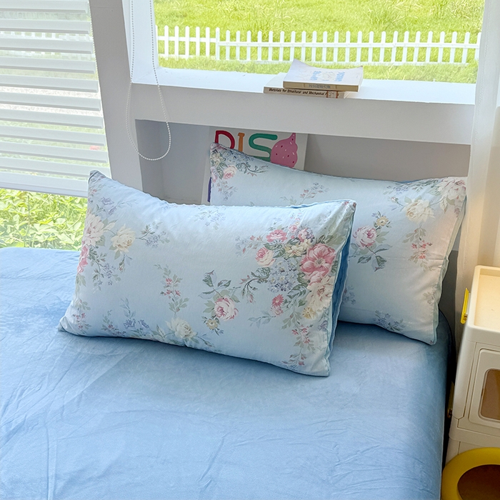 91家纺网 家纺一手货源 找家纺 （总）宜家坊 2025新款学生季全棉高克重豆豆绒三四件套加厚保暖婴儿绒牛奶绒单被套单人双人被套加大号棉加绒三四件套