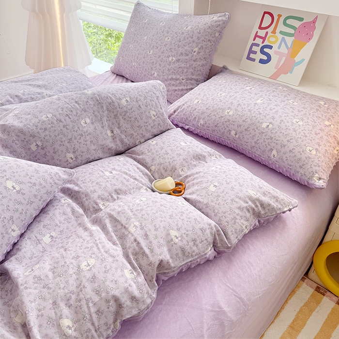 91家纺网 家纺一手货源 找家纺 宜家坊 2025新款学生季全棉高克重豆豆绒三四件套加厚保暖婴儿绒牛奶绒单被套单人双人被套加大号棉加绒三四件套 紫色兔几