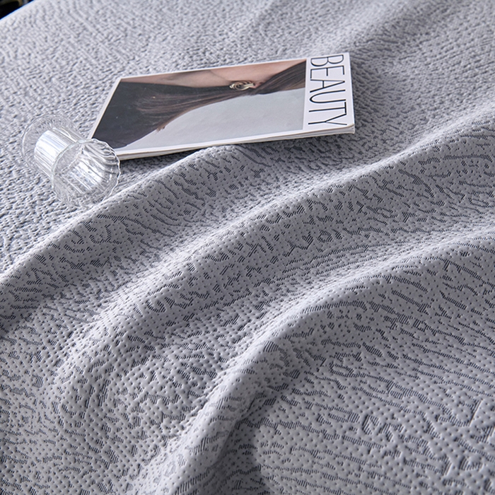 91家纺网 家纺一手货源 找家纺 梵克保罗 2025新款7A抗菌母婴级纯乙纶PE刺绣凉感丝豆豆席床单款 肌理纹-灰