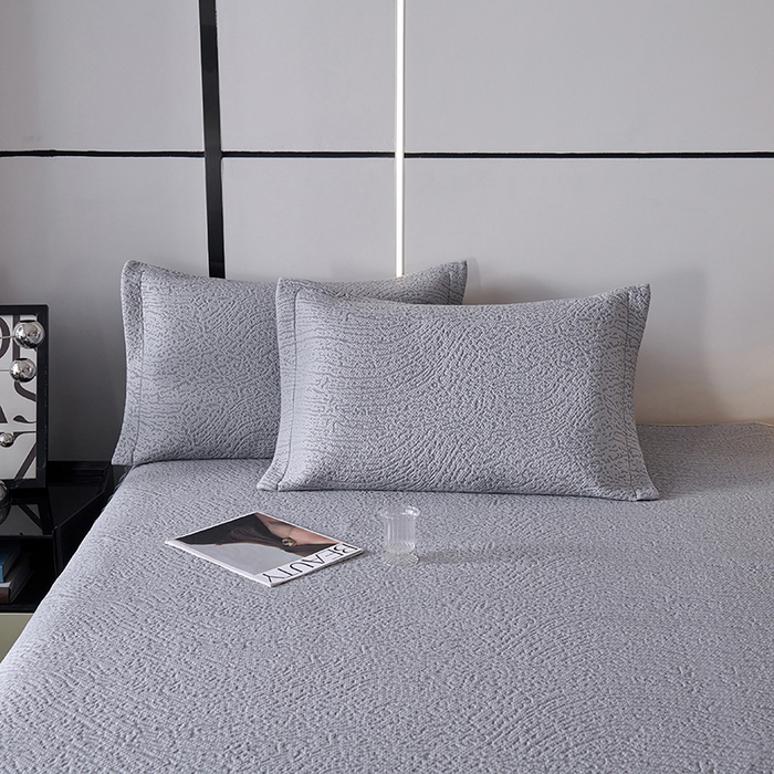 91家纺网 家纺一手货源 找家纺 梵克保罗 2025新款7A抗菌母婴级纯乙纶PE刺绣凉感丝豆豆席床单款 肌理纹-灰