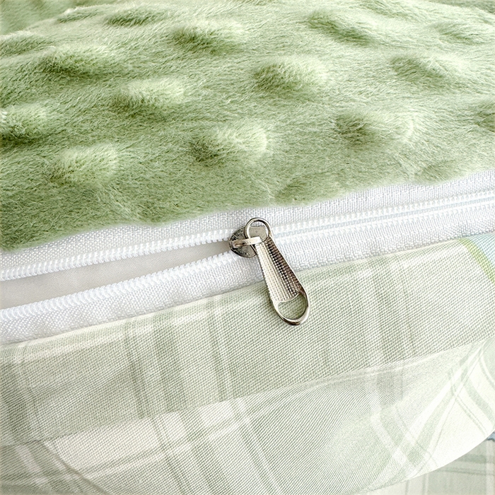 91家纺网 家纺一手货源 找家纺 宜家坊 2025新款学生季全棉高克重豆豆绒三四件套加厚保暖婴儿绒牛奶绒单被套单人双人被套加大号棉加绒三四件套 拉嘟嘟