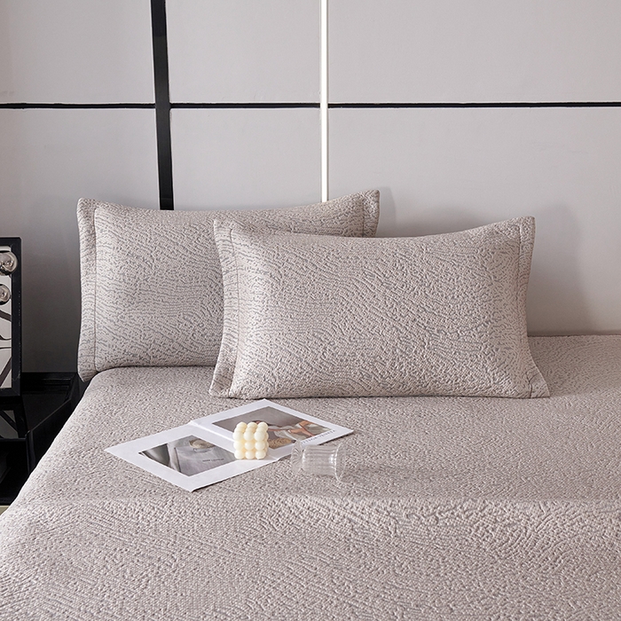 91家纺网 家纺一手货源 找家纺 梵克保罗 2025新款7A抗菌母婴级纯乙纶PE刺绣凉感丝豆豆席床单款 肌理纹-香槟