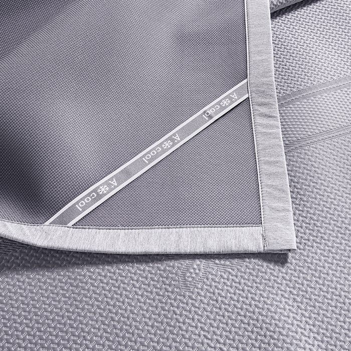 91家纺网 家纺一手货源 找家纺 梵克保罗 2025新款7A抗菌母婴级纯乙纶PE刺绣凉感丝豆豆席 四叶花-灰