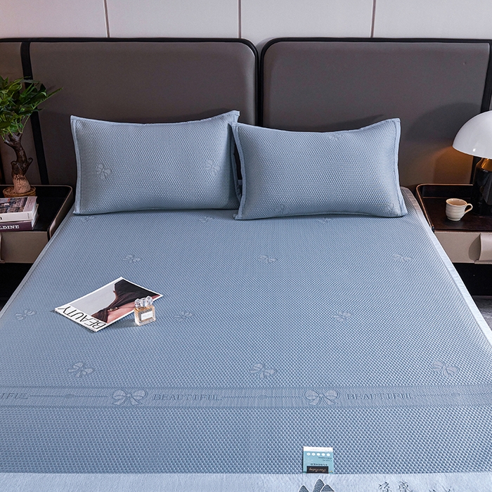 91家纺网 家纺一手货源 找家纺 梵克保罗 2025新款7A抗菌母婴级纯乙纶PE刺绣凉感丝豆豆席 蝴蝶结-蓝