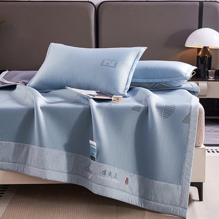 91家纺网 家纺一手货源 找家纺 梵克保罗 2025新款7A抗菌母婴级纯乙纶PE刺绣凉感丝豆豆席 叶子-蓝