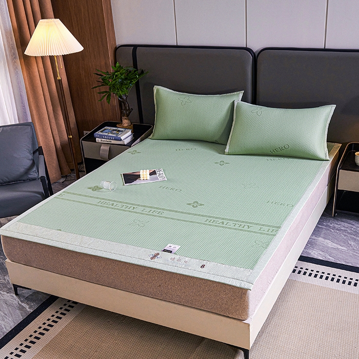 91家纺网 家纺一手货源 找家纺 梵克保罗 2025新款7A抗菌母婴级纯乙纶PE刺绣凉感丝豆豆席 四叶花-绿