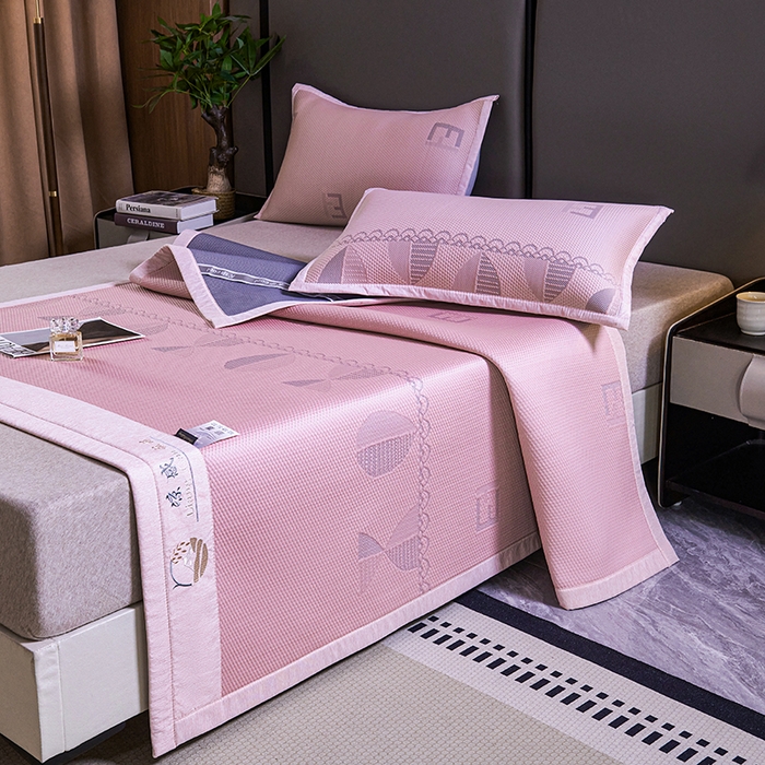 91家纺网 家纺一手货源 找家纺 梵克保罗 2025新款7A抗菌母婴级纯乙纶PE刺绣凉感丝豆豆席 叶子-粉