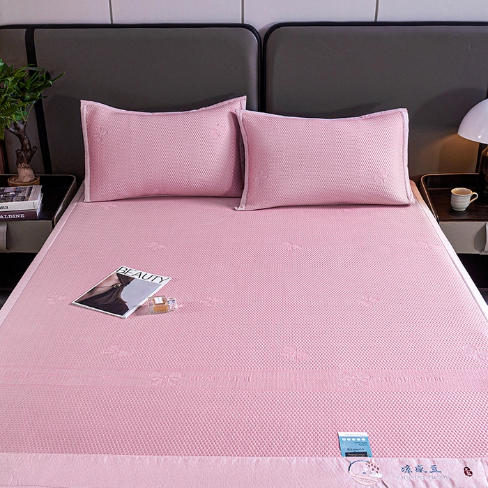 91家纺网 家纺一手货源 找家纺 （总）梵克保罗 2025新款7A抗菌母婴级纯乙纶PE刺绣凉感丝豆豆席