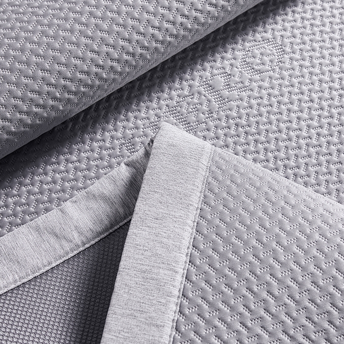 91家纺网 家纺一手货源 找家纺 梵克保罗 2025新款7A抗菌母婴级纯乙纶PE刺绣凉感丝豆豆席 四叶花-灰