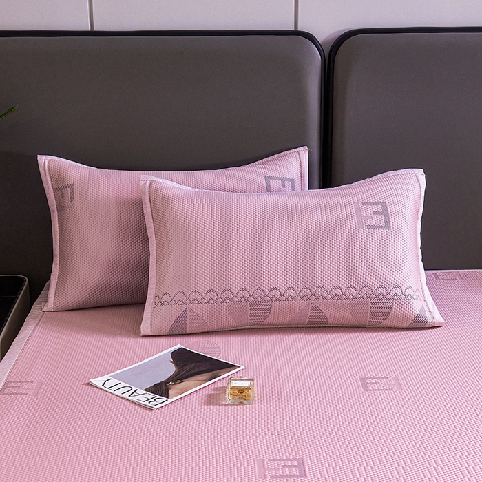 91家纺网 家纺一手货源 找家纺 梵克保罗 2025新款7A抗菌母婴级纯乙纶PE刺绣凉感丝豆豆席 叶子-粉