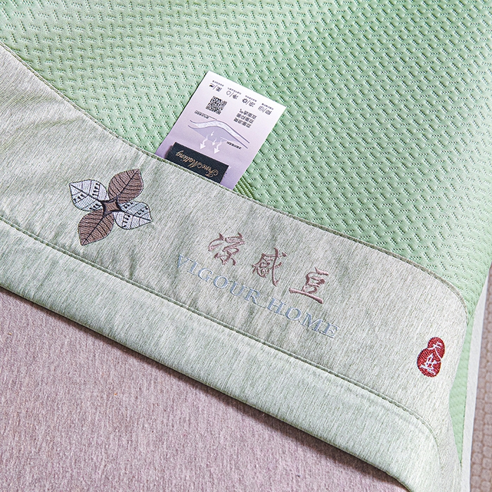 91家纺网 家纺一手货源 找家纺 梵克保罗 2025新款7A抗菌母婴级纯乙纶PE刺绣凉感丝豆豆席 四叶花-绿