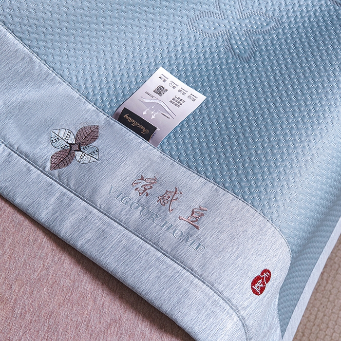 91家纺网 家纺一手货源 找家纺 梵克保罗 2025新款7A抗菌母婴级纯乙纶PE刺绣凉感丝豆豆席 四叶花-蓝