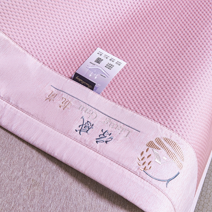 91家纺网 家纺一手货源 找家纺 梵克保罗 2025新款7A抗菌母婴级纯乙纶PE刺绣凉感丝豆豆席 叶子-粉