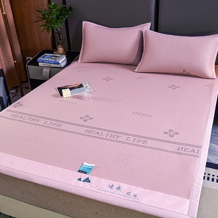 91家纺网 家纺一手货源 找家纺 梵克保罗 2025新款7A抗菌母婴级纯乙纶PE刺绣凉感丝豆豆席 四叶花-粉