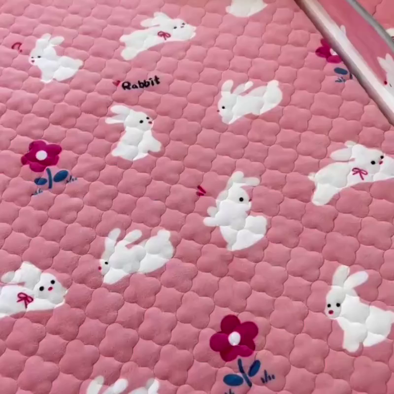 91家纺网 家纺一手货源 找家纺 小虾米 2025新款加厚牛奶绒夹棉床笠单床笠床笠单件 欢乐兔