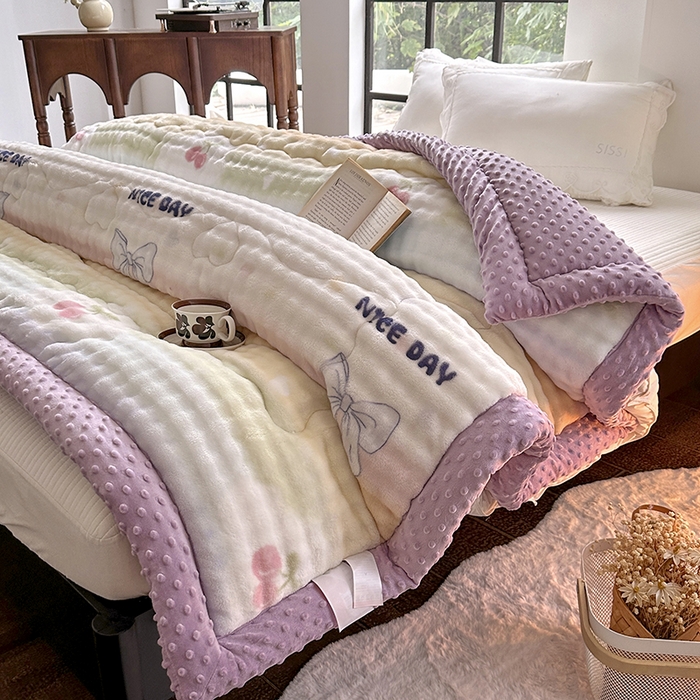 91家纺网 家纺一手货源 找家纺 宜家坊 2025新款直播热款A+兔兔绒豆豆被三层夹棉加厚毛毯毯子牛奶绒冬被泡泡兔毛绒保暖被子被芯 彩虹约定