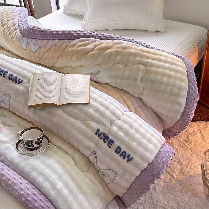 91家纺网 家纺一手货源 找家纺 宜家坊 2025新款直播热款A+兔兔绒豆豆被三层夹棉加厚毛毯毯子牛奶绒冬被泡泡兔毛绒保暖被子被芯 彩虹约定