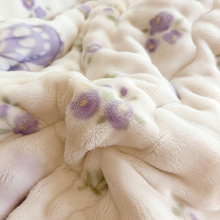 91家纺网 家纺一手货源 找家纺 宜家坊 2025新款直播热款A+兔兔绒豆豆被三层夹棉加厚毛毯毯子牛奶绒冬被泡泡兔毛绒保暖被子被芯 福蝶将至-a紫