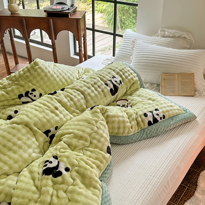 91家纺网 家纺一手货源 找家纺 宜家坊 2025新款直播热款A+兔兔绒豆豆被三层夹棉加厚毛毯毯子牛奶绒冬被泡泡兔毛绒保暖被子被芯 国宝萌宠