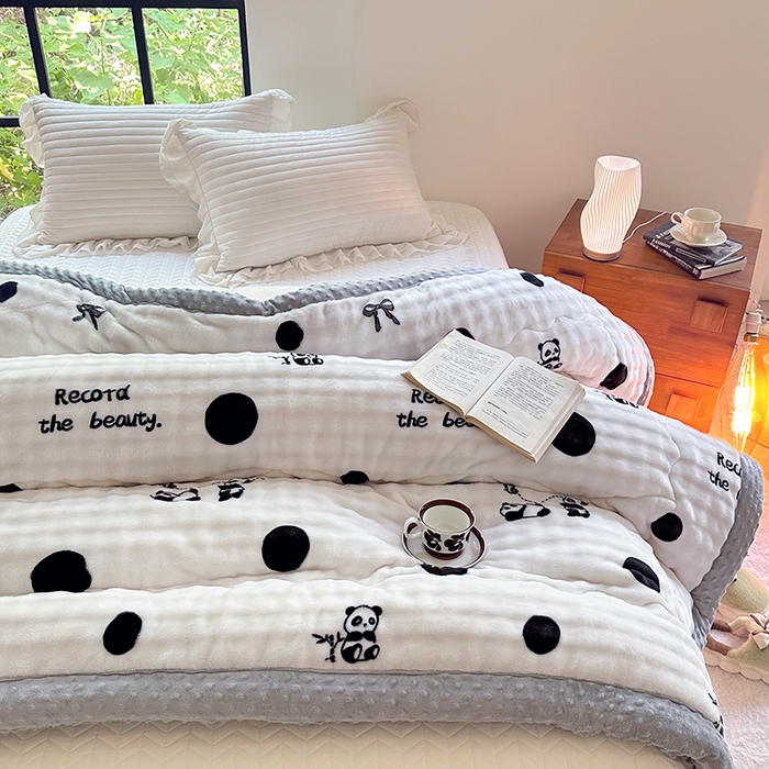 91家纺网 家纺一手货源 找家纺 宜家坊 2025新款直播热款A+兔兔绒豆豆被三层夹棉加厚毛毯毯子牛奶绒冬被泡泡兔毛绒保暖被子被芯 团团圆圆