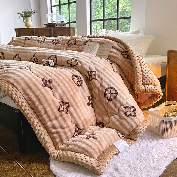 91家纺网 家纺一手货源 找家纺 宜家坊 2025新款直播热款A+兔兔绒豆豆被三层夹棉加厚毛毯毯子牛奶绒冬被泡泡兔毛绒保暖被子被芯 洋气咖