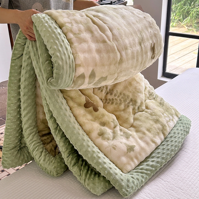 91家纺网 家纺一手货源 找家纺 宜家坊 2025新款直播热款A+兔兔绒豆豆被三层夹棉加厚毛毯毯子牛奶绒冬被泡泡兔毛绒保暖被子被芯 福蝶将至 绿