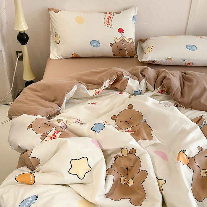 91家纺网 家纺一手货源 找家纺 梵克保罗 2025新款ins风亲肤卡通条格印花水洗棉系列四件套-风格一 欢乐卡巴