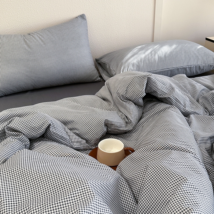 91家纺网 家纺一手货源 找家纺 梵克保罗 2025新款ins风亲肤卡通条格印花水洗棉系列四件套-风格一 日系高级灰格