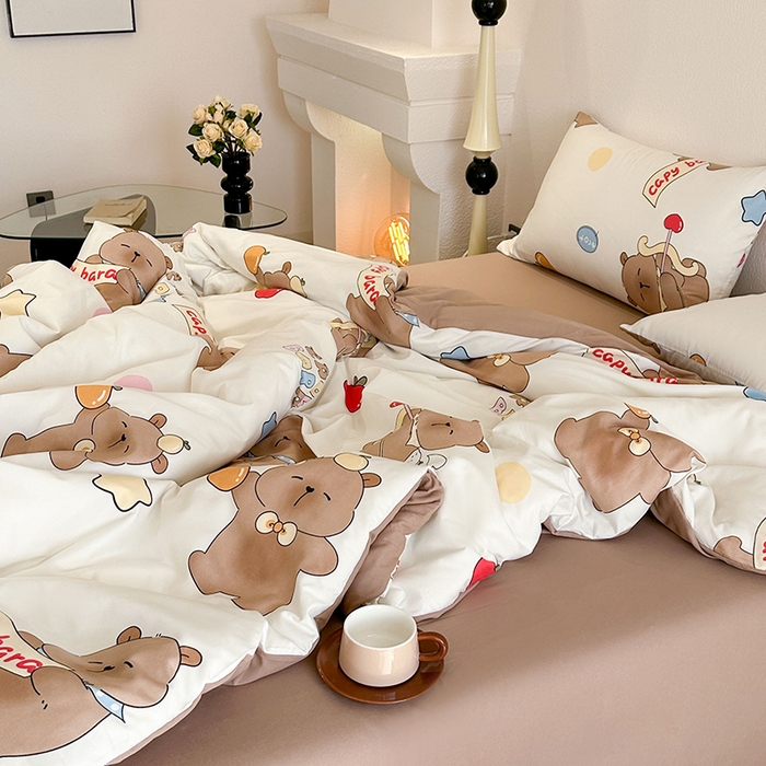 91家纺网 家纺一手货源 找家纺 梵克保罗 2025新款ins风亲肤卡通条格印花水洗棉系列四件套-风格一 欢乐卡巴