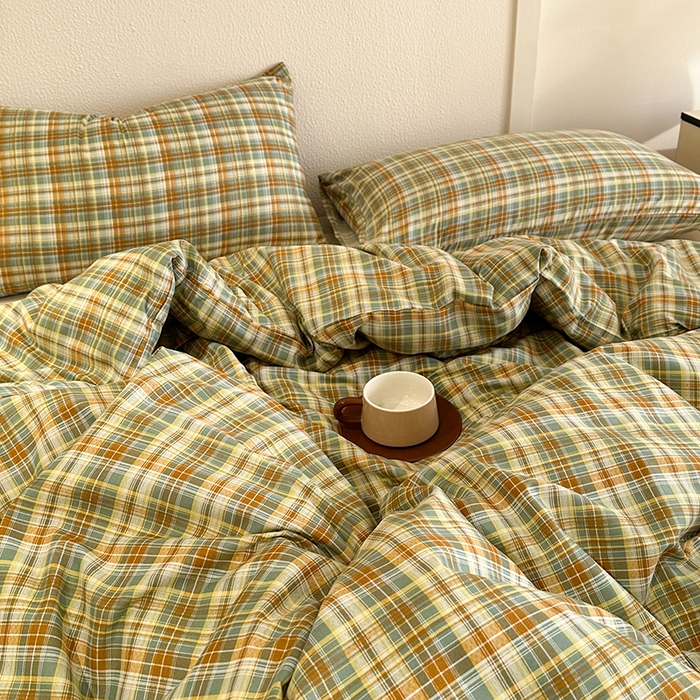 91家纺网 家纺一手货源 找家纺 梵克保罗 2025新款ins风亲肤卡通条格印花水洗棉系列四件套-风格一 日系橄榄格