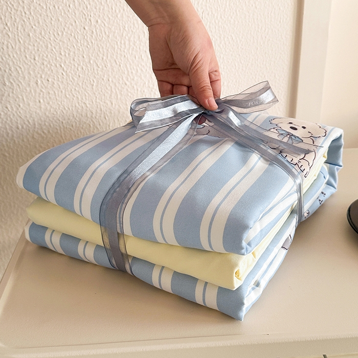 91家纺网 家纺一手货源 找家纺 梵克保罗 2025新款ins风亲肤卡通条格印花水洗棉系列四件套-风格一 可爱狗