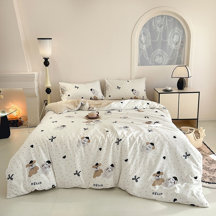 91家纺网 家纺一手货源 找家纺 梵克保罗 2025新款ins风亲肤卡通条格印花水洗棉系列四件套-风格一 小熊派对