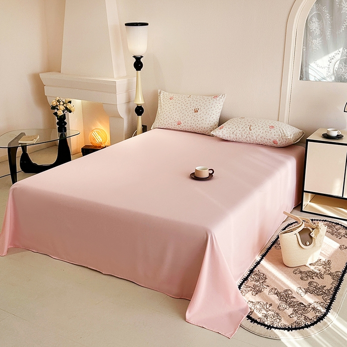 91家纺网 家纺一手货源 找家纺 梵克保罗 2025新款ins风亲肤卡通条格印花水洗棉系列四件套-风格一 蜜桃松鼠