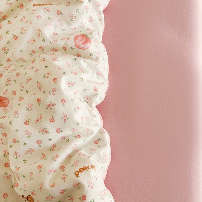 91家纺网 家纺一手货源 找家纺 梵克保罗 2025新款ins风亲肤卡通条格印花水洗棉系列四件套-风格一 蜜桃松鼠