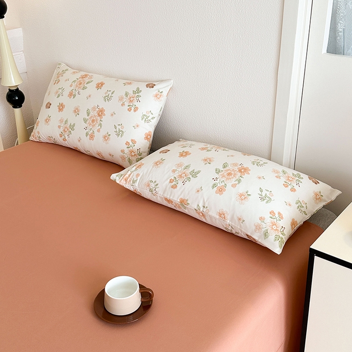 91家纺网 家纺一手货源 找家纺 梵克保罗 2025新款ins风亲肤卡通条格印花水洗棉系列四件套-风格一 海棠之恋