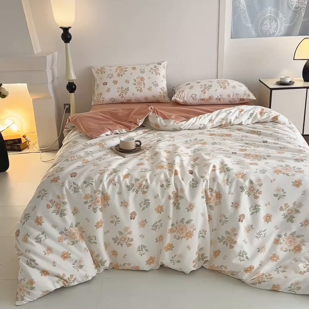 91家纺网 家纺一手货源 找家纺 （总）梵克保罗 2025新款ins风亲肤卡通条格印花水洗棉系列四件套-风格一