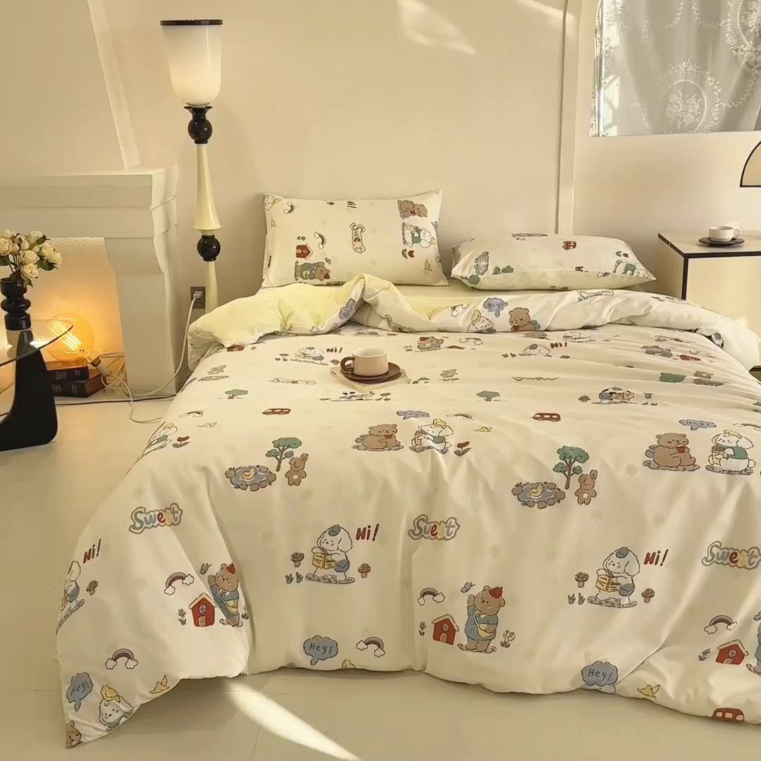 91家纺网 家纺一手货源 找家纺 梵克保罗 2025新款ins风亲肤卡通条格印花水洗棉系列四件套-风格一 森林巴士