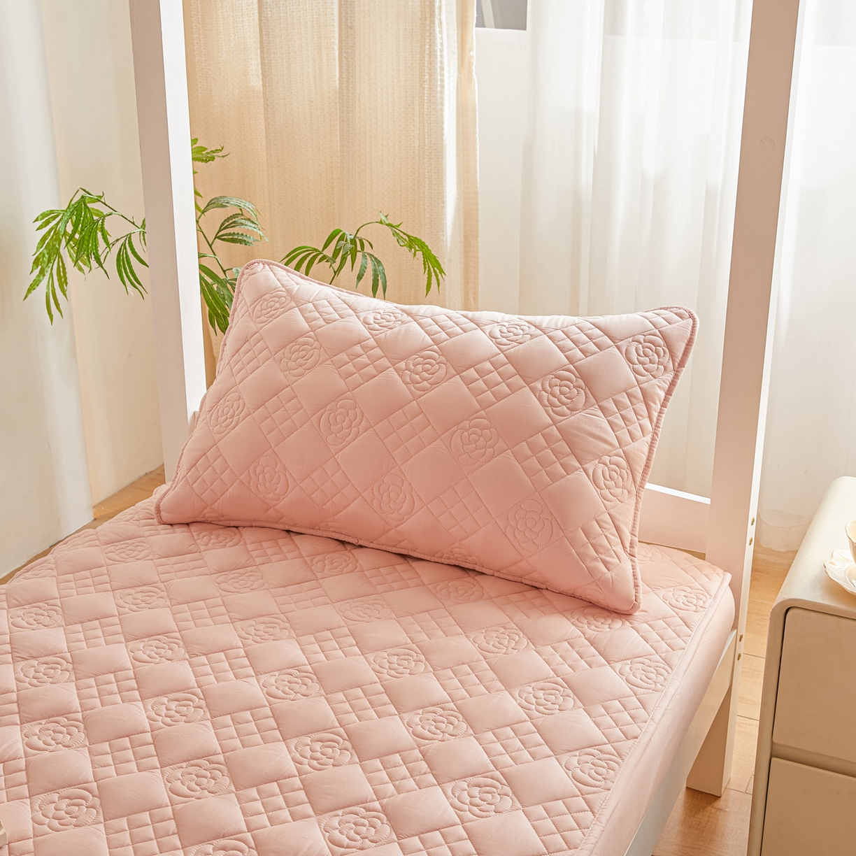 91家纺网 家纺一手货源 找家纺 鑫钰 2025新款A类纯棉夹棉床笠学生宿舍专用90x190-80x190-花漾山茶格 花漾山茶格-粉