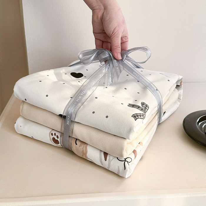 91家纺网 家纺一手货源 找家纺 梵克保罗 2025新款ins风亲肤卡通条格印花水洗棉系列四件套-风格二 小熊派对